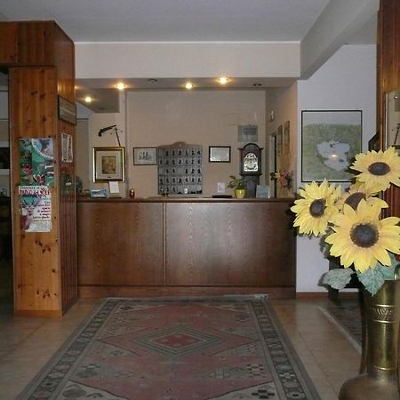 Hotel Darsena Passignano sul Trasimeno Bagian luar foto
