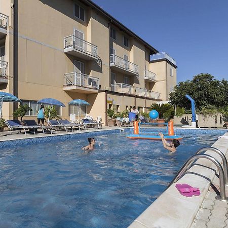 Hotel Darsena Passignano sul Trasimeno Bagian luar foto