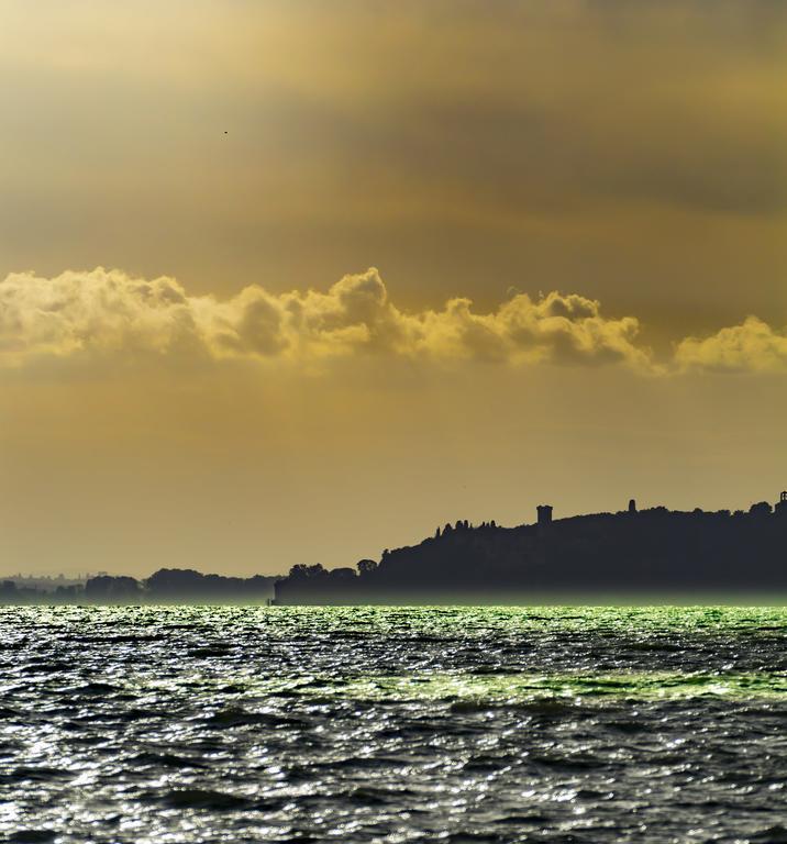 Hotel Darsena Passignano sul Trasimeno Bagian luar foto