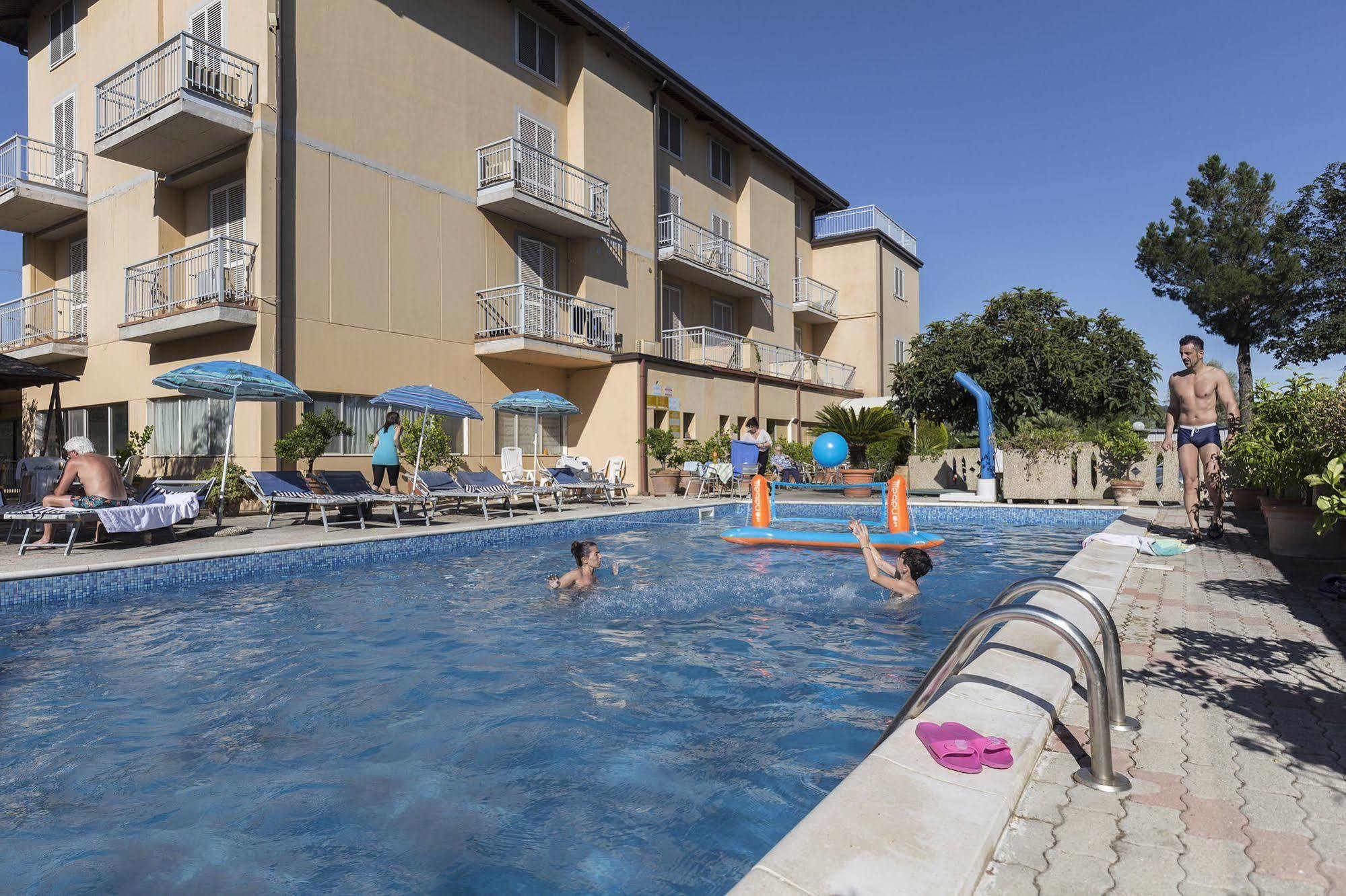 Hotel Darsena Passignano sul Trasimeno Bagian luar foto