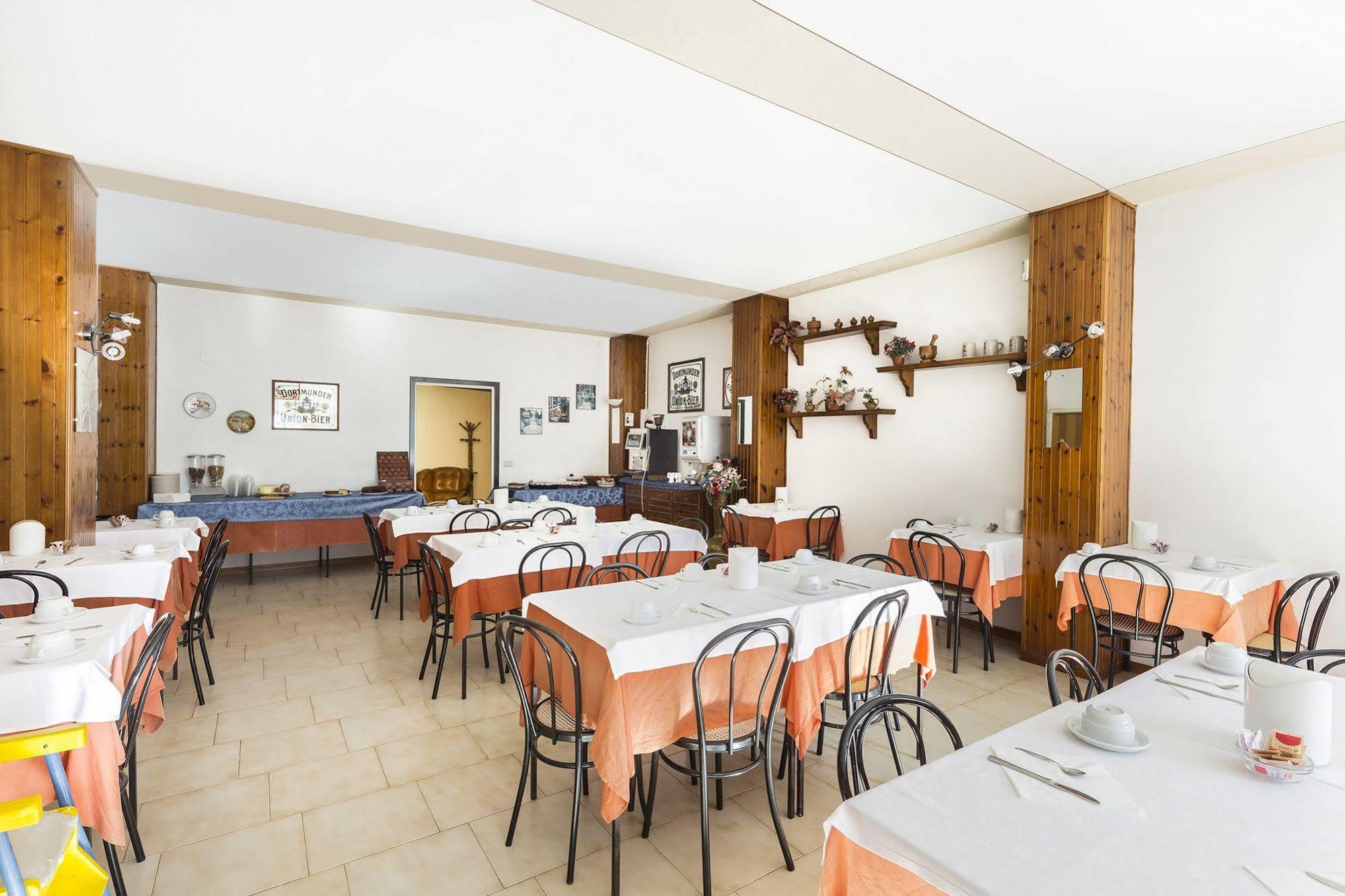 Hotel Darsena Passignano sul Trasimeno Bagian luar foto