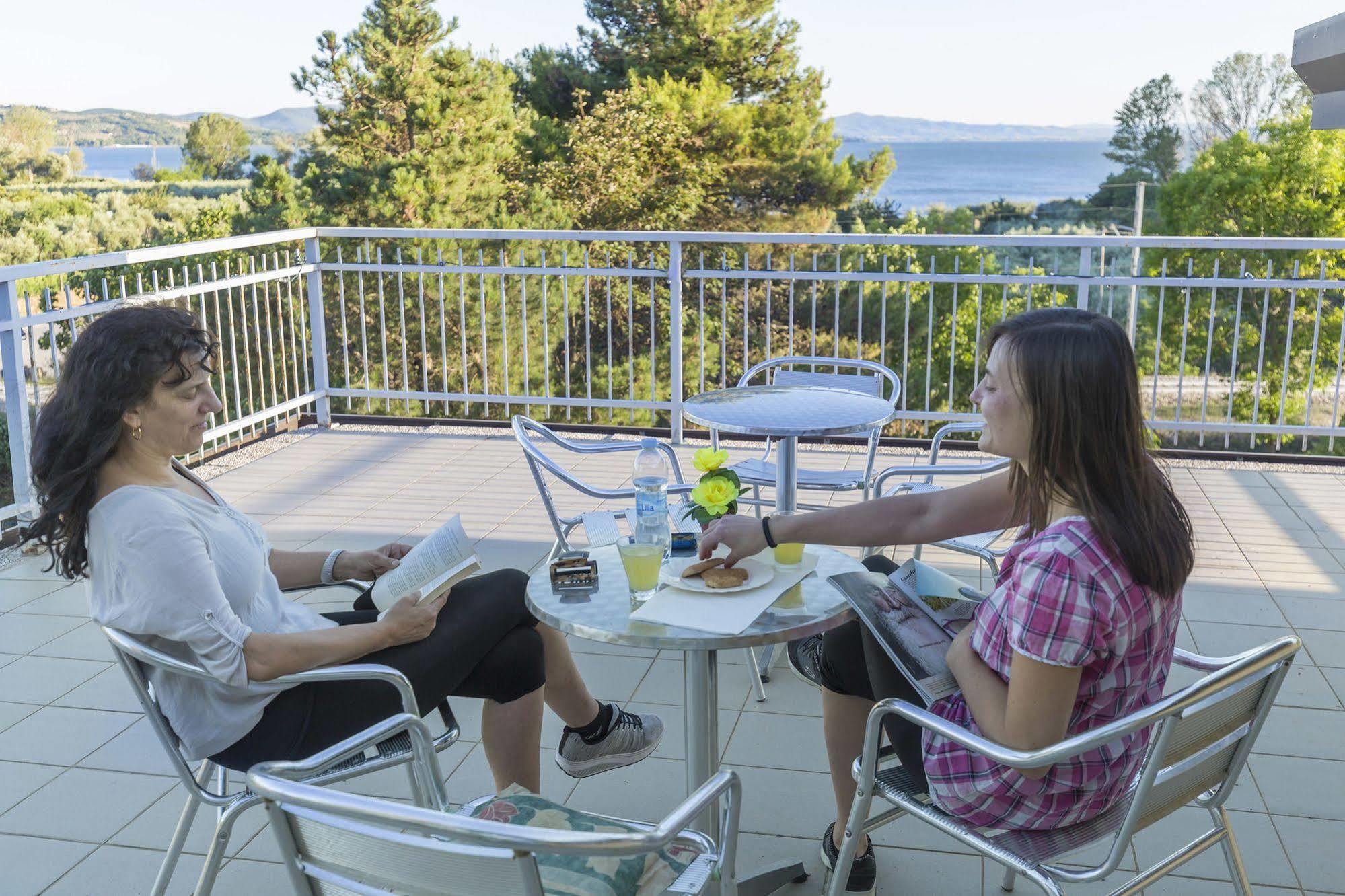 Hotel Darsena Passignano sul Trasimeno Bagian luar foto