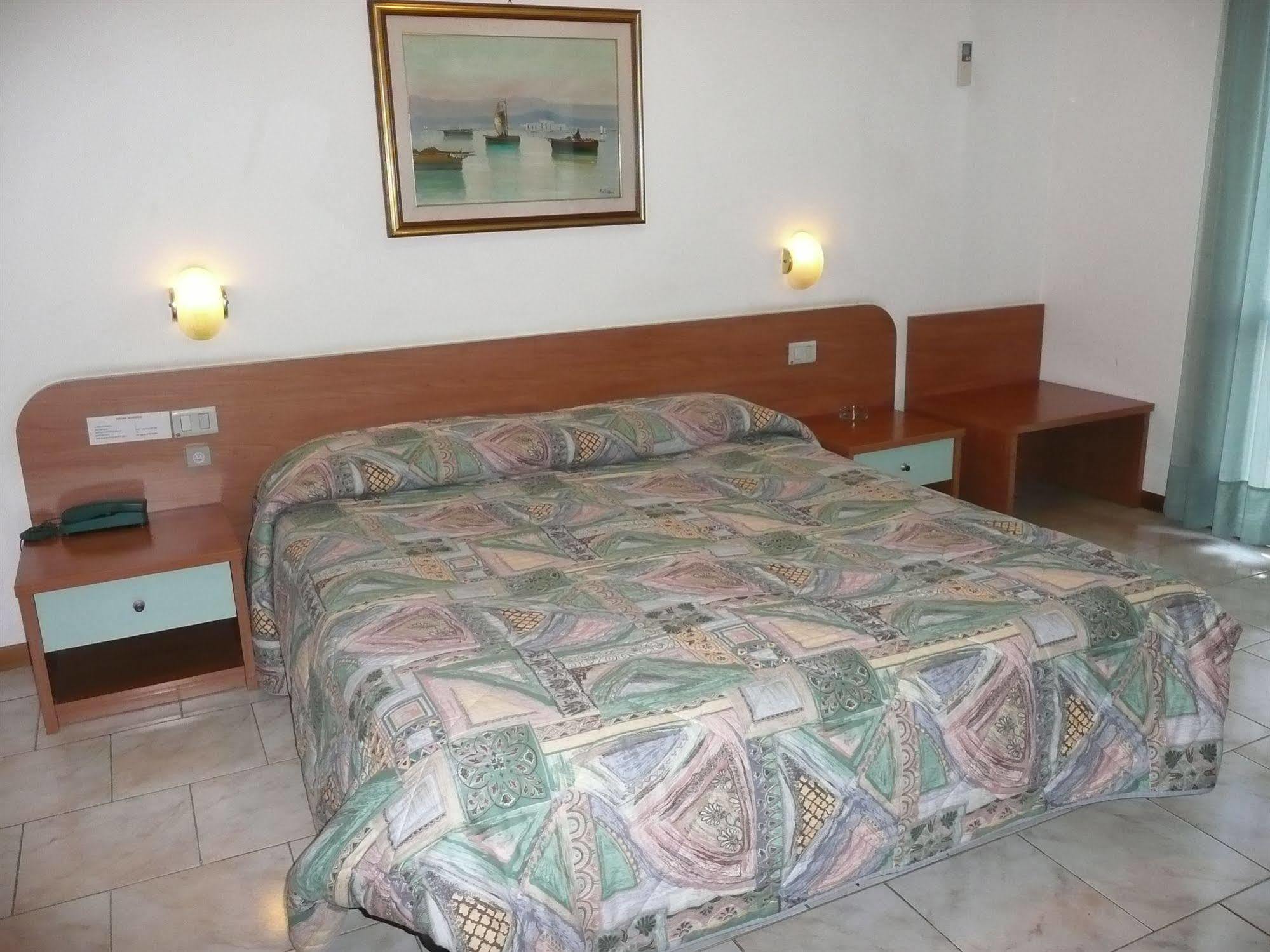 Hotel Darsena Passignano sul Trasimeno Bagian luar foto